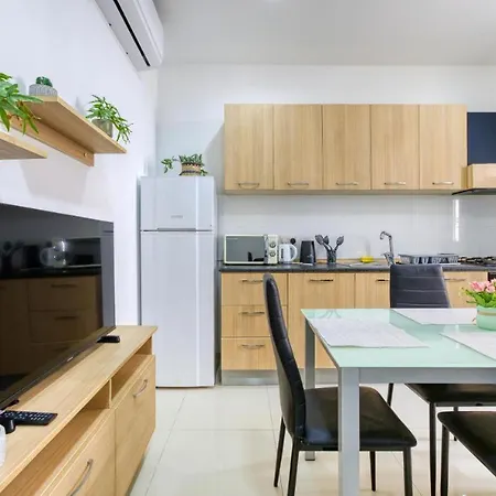 R1 Nr Retreat Проживание в семье