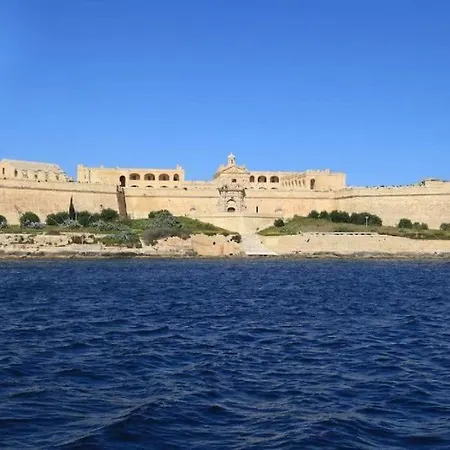 R1 Nr Retreat Проживание в семье *