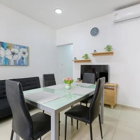 R1 Nr Retreat Проживание в семье *