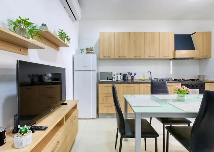 R1 Nr Retreat Проживание в семье