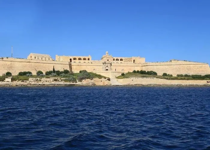 R1 Nr Retreat Проживание в семье *